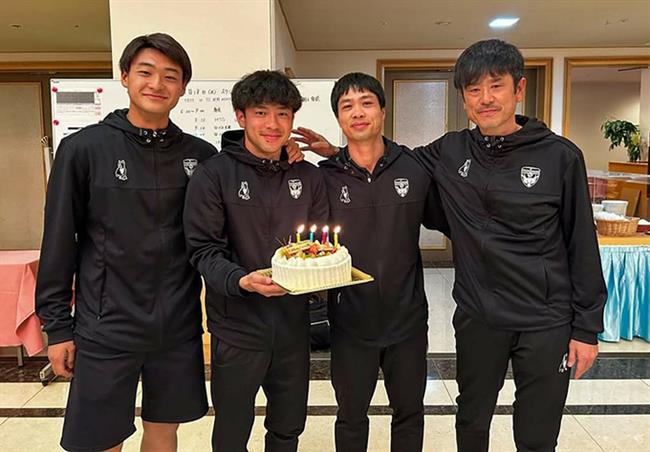 Công Phượng đón sinh nhật cùng đồng đội tại Nhật Bản|tintuc bongda taybannha