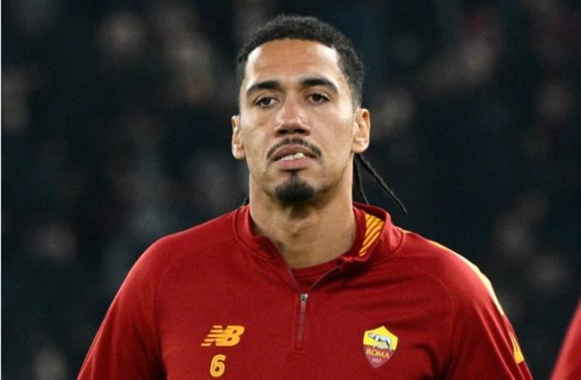 Chris Smalling khiến Jose Mourinho choáng váng 