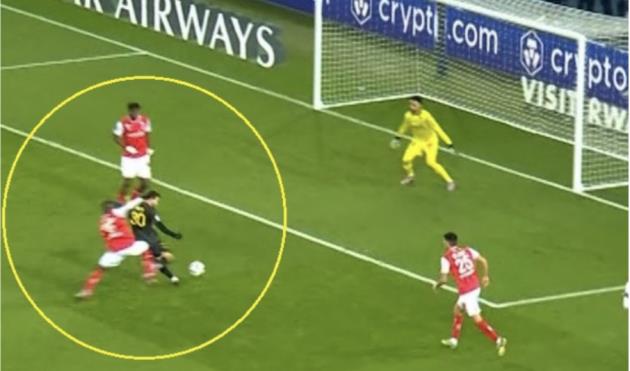 Tình huống bỏ lỡ của Messi Tinh huong bo lo cua Messi