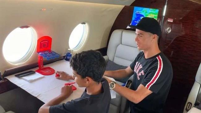 Ronaldo bán chuyên cơ Gulfstream G200 cho Mbappe 1