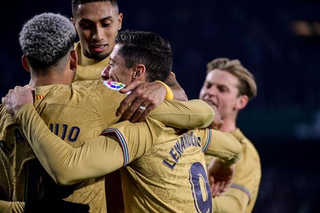 HLV Xavi vẫn lo lắng khi Barca bỏ cách Real Madrid 11 điểm 1