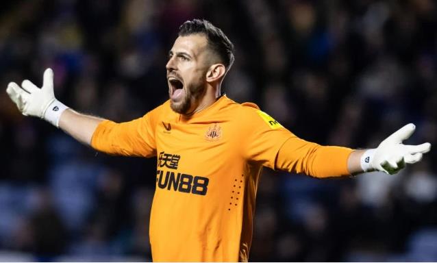 Martin Dubravka duoc Newcastle goi lai vao thang 1 vua qua