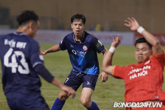 Văn Hậu cực gắt trong màu áo CAHN khi đối đầu bạn thân Đức Chinh 4