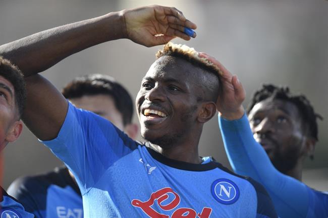 Thắng cách biệt Spezia, Napoli vẫn đơn côi trên đỉnh Serie A