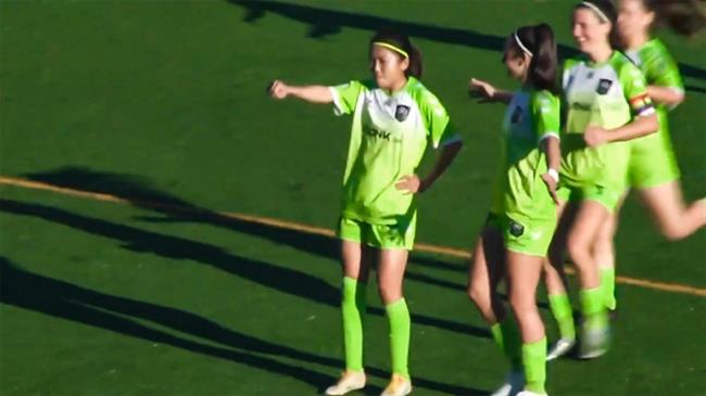 Huỳnh Như gây sốt với màn bắt trend nhảy điệu See tình