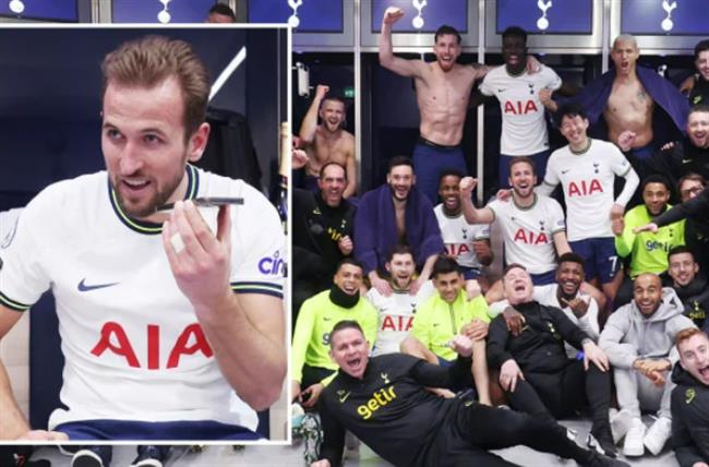 Conte goi chuc mung Harry Kane va cac cau thu Tottenham