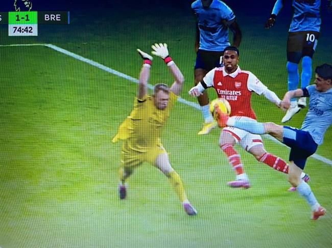 Đây! Lý do khiến Arsenal đánh rơi chiến thắng trước Brentford