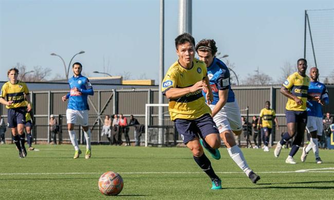 Tiền vệ Quang Hải kiến tạo một bàn cho Pau B ở giải hạng 5 Pháp