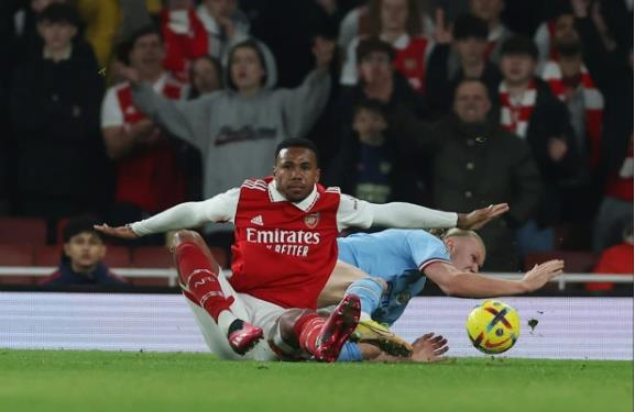 Đánh gục Arsenal ngay tại Emirates, Man City vươn lên dẫn đầu ở Premier League 6