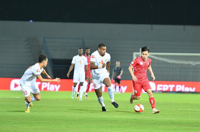 HLV Chu Đình Nghiêm Hà Tĩnh ghi ba bàn chỉ với ba cơ hội 1 HLV Chu Đình Nghiêm Hà Tĩnh ghi ba bàn chỉ với ba cơ hội 1