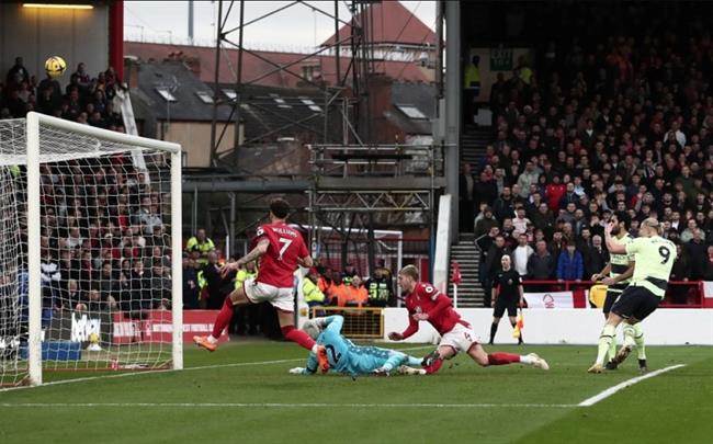 Để Notitngham cầm hòa, Kyle Walker ngầm trách móc Haaland và Foden