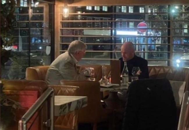 Erik ten Hag bi mat an toi voi Sir Alex Ferguson