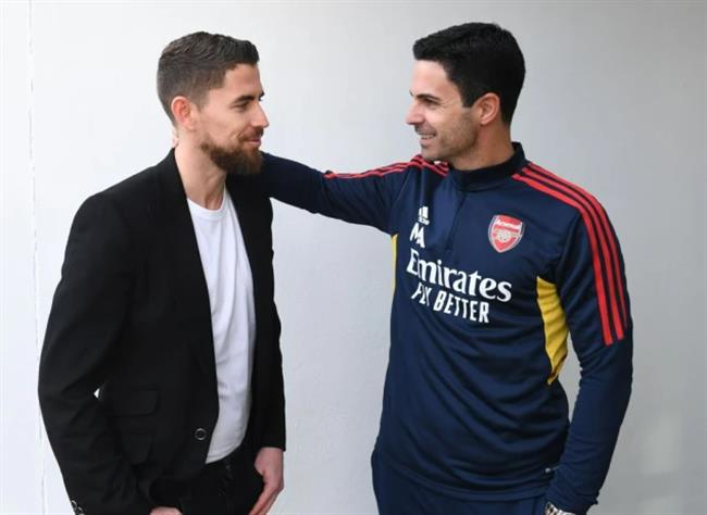 Jorginho so sánh Mikel Arteta với Maurizio Sarri Jorginho so sanh Mikel Arteta voi Maurizio Sarri
