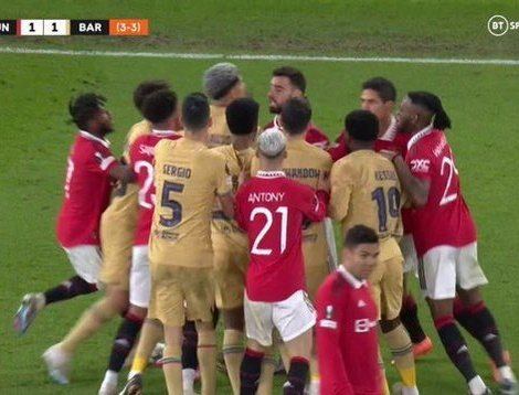 dong doi au da voi cau thu Barca Casemiro ngoi ngoai 