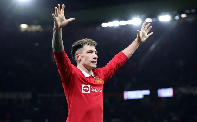 Luke Shaw ca ngợi con quái vật Lisandro Martinez 1 Luke Shaw ca ngợi con quái vật Lisandro Martinez 1