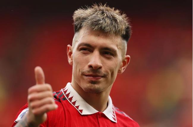 Lisandro Martinez hạnh phúc với danh hiệu đầu tiên cùng MU