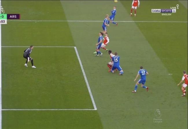 Bukayo Saka bi day nga trong vong cam