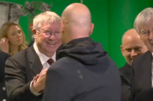 Sir Alex phản ứng thế nào khi MU chấm dứt cơn khát danh hiệu?