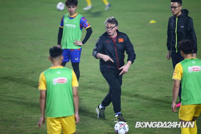 HLV Troussier lên kế hoạch đưa sao U23 Việt Nam lên tuyển, tiết lộ mục tiêu World Cup