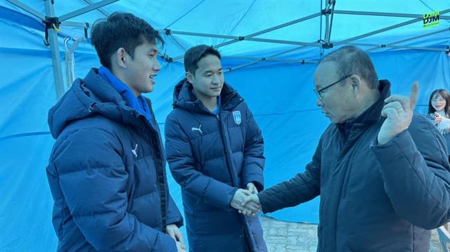 VIDEO: Thầy Park gặp Văn Toàn sau trận ra mắt K.League 2