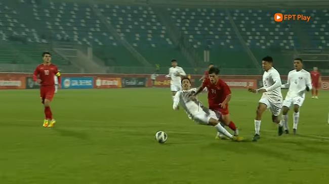 U20 Việt Nam mất oan quả penalty trong trận gặp U20 Qatar 2