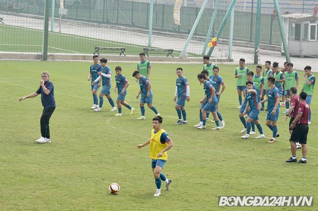 Đỗ Hùng Dũng: Chúng tôi phải học hỏi từ đàn em U23 Việt Nam