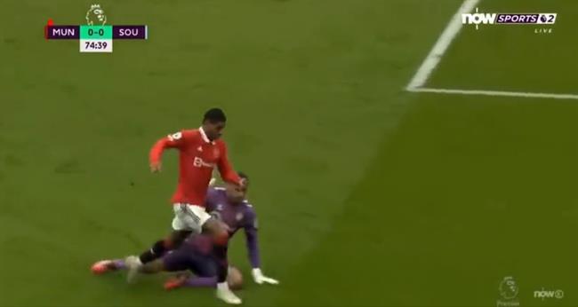 Rashford ngã vờ kiếm penalty bất thành cho MU