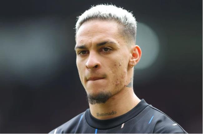 Antony vang mat trong buoi tap moi nhat cua MU