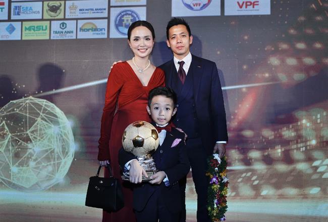 Con trai Văn Quyết chơi bóng ở Học viện AC Milan