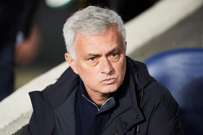 Mourinho cãi nhau với chủ tịch Lazio sau trận thua của AS Roma 1