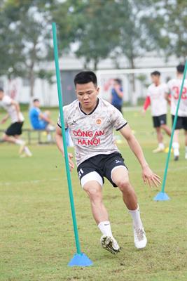 Công an Hà Nội đăng ký bổ sung sao U23 Việt Nam từng xuất ngoại 1 Công an Hà Nội đăng ký bổ sung sao U23 Việt Nam từng xuất ngoại 1