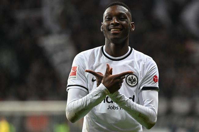 Liverpool chốt Kolo Muani thay Roberto Firmino