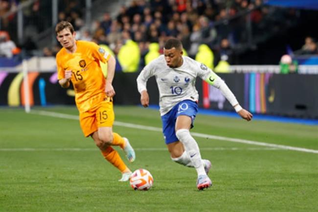 HLV dT Phap noi ve chiec bang doi truong cua Kylian Mbappe