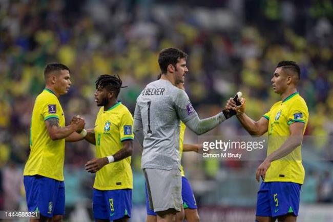 Casemiro thay the Thiago Silva lam doi truong tuyen Brazil