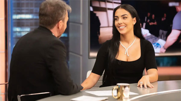 Nữ phóng viên là bản sao của Georgina Rodriguez