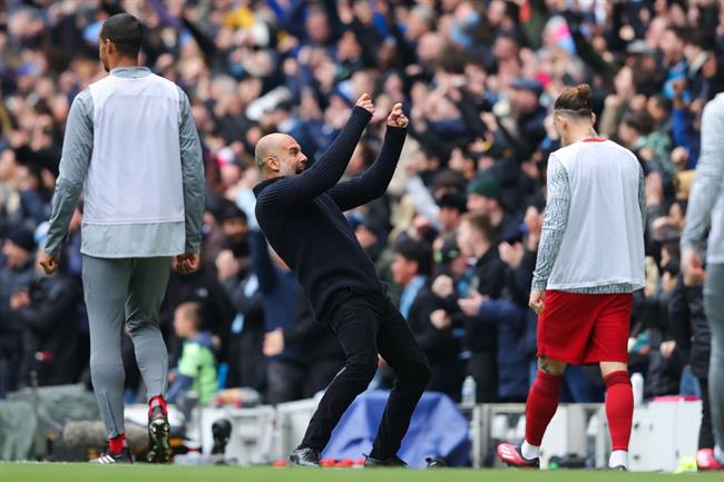 Pep Guardiola cười vào mặt cầu thủ dự bị Liverpool 1