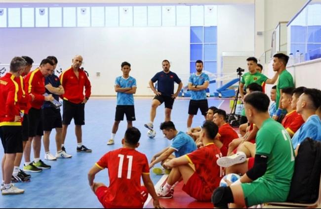 Tuyển Việt Nam đá giao hữu với futsal Argentina