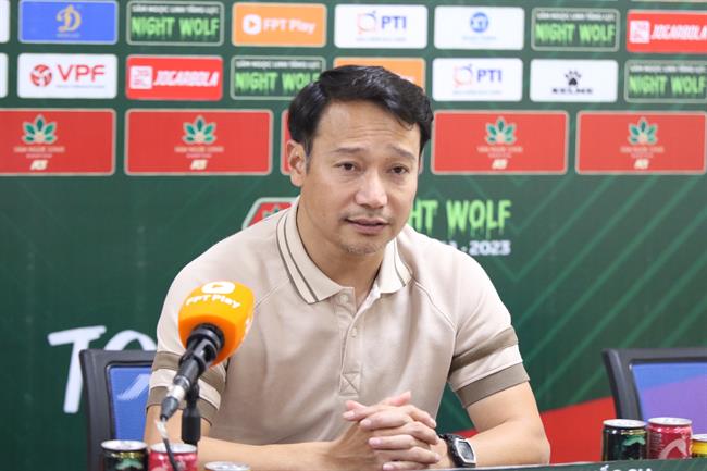 HLV Vũ Hồng Việt chưa hài lòng dù CLB Nam Định giành chiến thắng 1