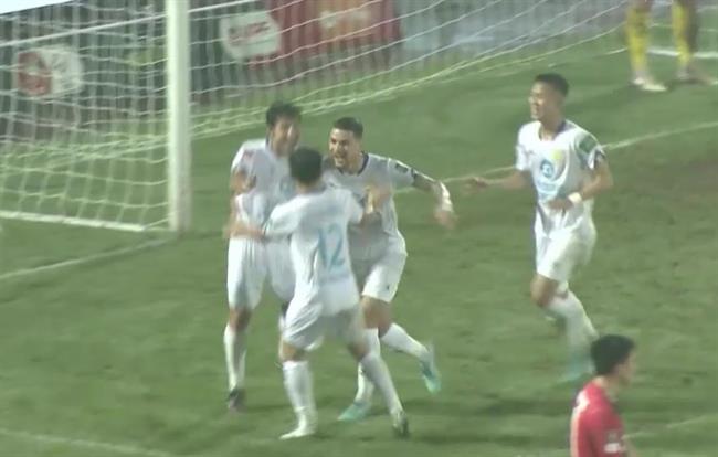 VIDEO: Hồng Duy ghi bàn thắng đầu tiên cho CLB Nam Định