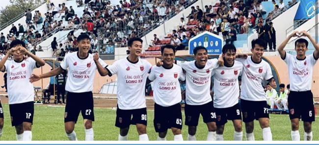 CLB Long An cua Anh duc gianh chien thang 4-2 truoc Binh Thuan