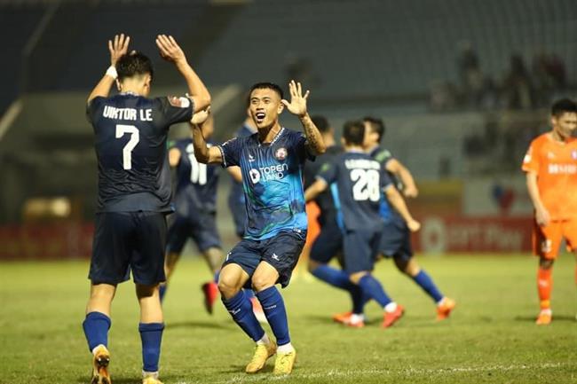 Công Thành trong màu áo Bình Định mùa giải 2023 Cong Thanh trong mau ao Binh dinh mua giai 2023