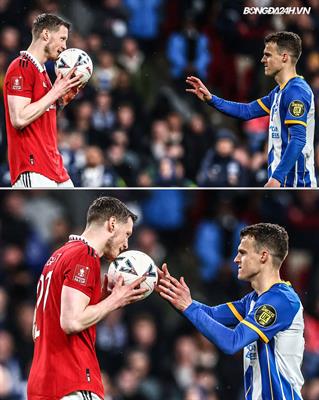 Wout Weghorst chơi chiêu khiến cầu thủ Brighton đá hỏng penalty 1 Wout Weghorst chơi chiêu khiến cầu thủ Brighton đá hỏng penalty 1