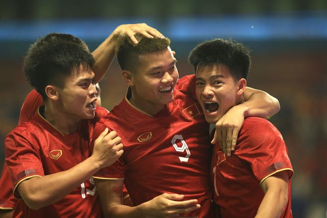VIDEO: U22 Việt Nam ghi bàn chóng vánh ngay phút thứ 2 vào lưới U22 Lào