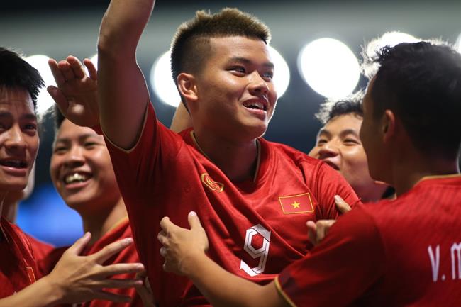 VIDEO: U22 Việt Nam ghi bàn thắng sớm vượt lên dẫn trước Malaysia