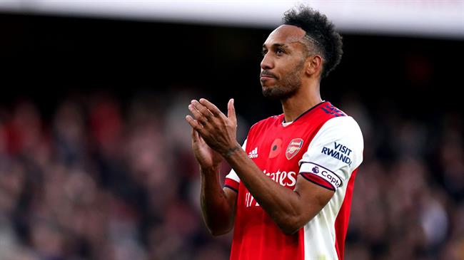 Aubameyang trong mau ao Arsenal