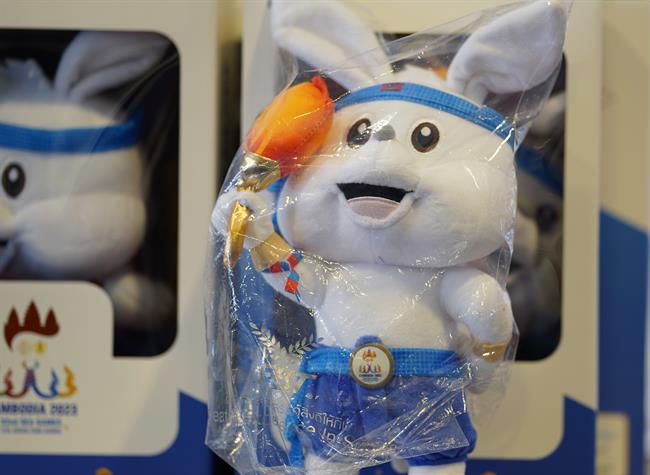 Sức hấp dẫn của vật phẩm SEA Games 32 trước ngày khai mạc 8