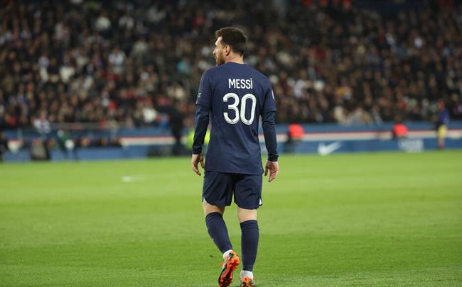 Lionel Messi rời PSG sau khi bị phạt nặng Lionel Messi roi PSG sau khi bi phat nang
