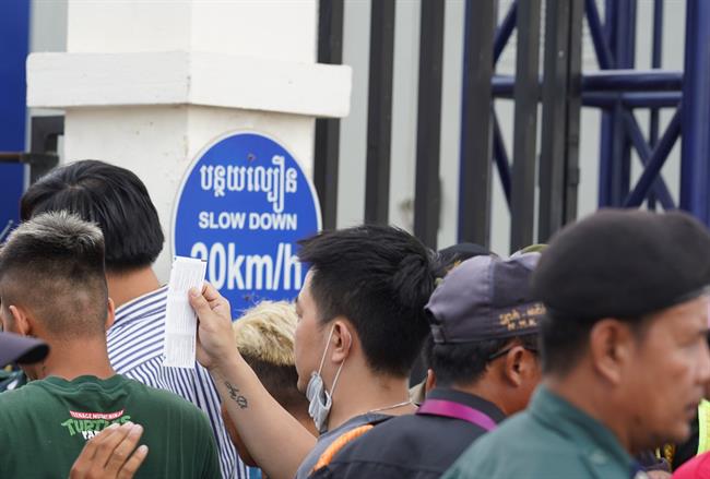 CĐV Việt Nam vất vả vào sân theo dõi SEA Games 32 4