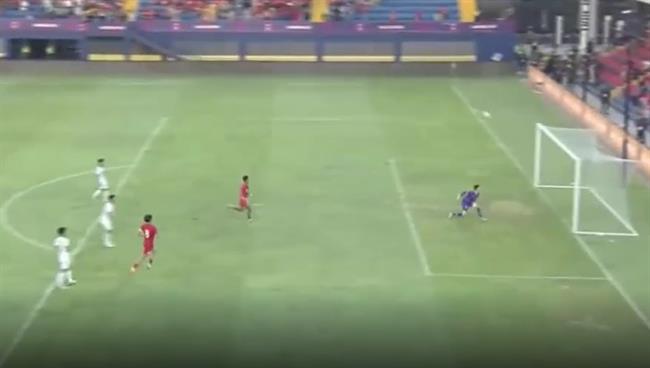 VIDEO: U22 Việt Nam nhận bàn thua đầu tiên ở SEA Games 32