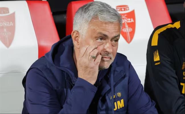 Mourinho trút giận lên trọng tài sau trận hòa Monza Mourinho trut gian len trong tai sau tran hoa Monza